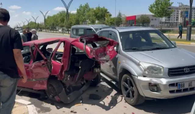 Aksaray da meydana gelen trafik kazasında 3 kişi yaralandı