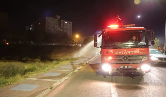 Aksaray da Gecenin Karanlığını Alevler Aydınlattı Mahalle Halkı Korktu