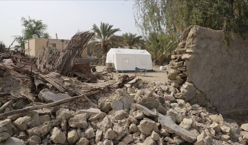 İran'da 6,1 ve 6,3 büyüklüğünde iki deprem meydana geldi
