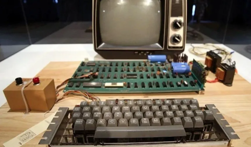 İlk Apple bilgisayar satılıyor